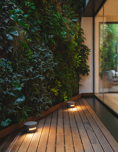 Vibia Dots Outdoor | Aplique de pared y lámpara de suelo para exterior