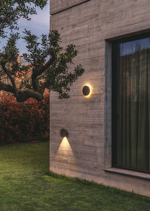 Vibia Dots Outdoor | Aplique de pared y lámpara de suelo para exterior