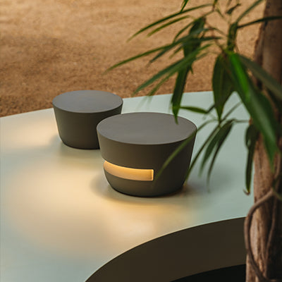 Vibia Dots Outdoor | Aplique de pared y lámpara de suelo para exterior
